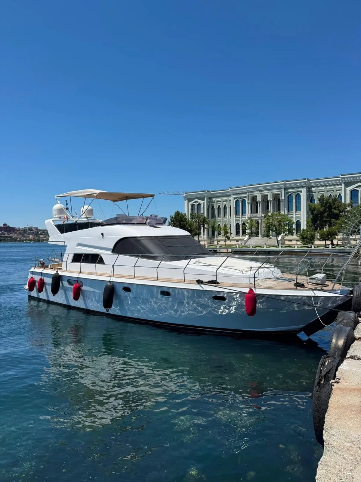 Private Yacht · 15 Guests · New exterior on the Bosphorus