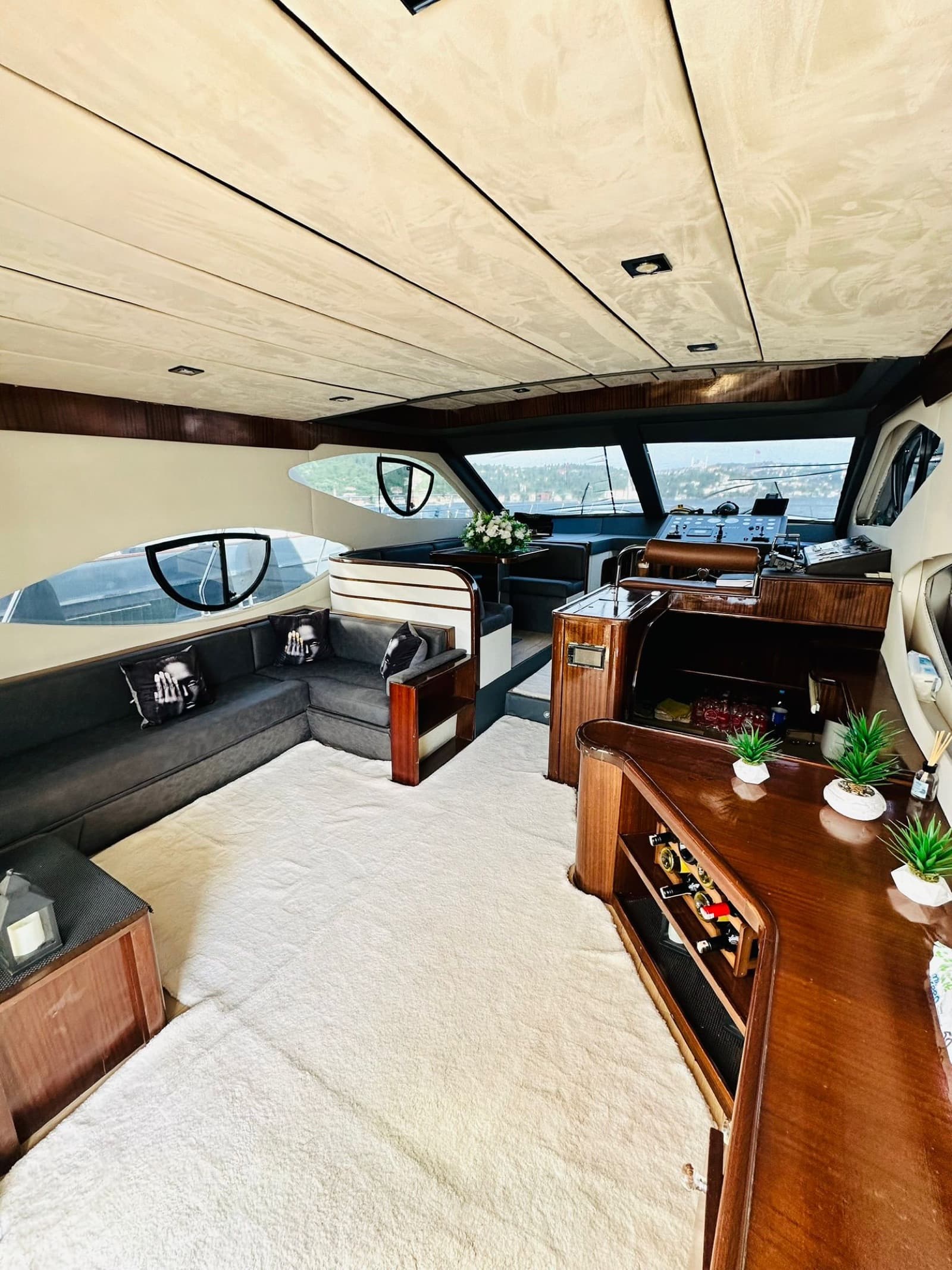 Boğaz Sailing Yatı · 10 Kişi interior view 1 — 10-guest sailing yacht for an intimate Bosphorus voyage