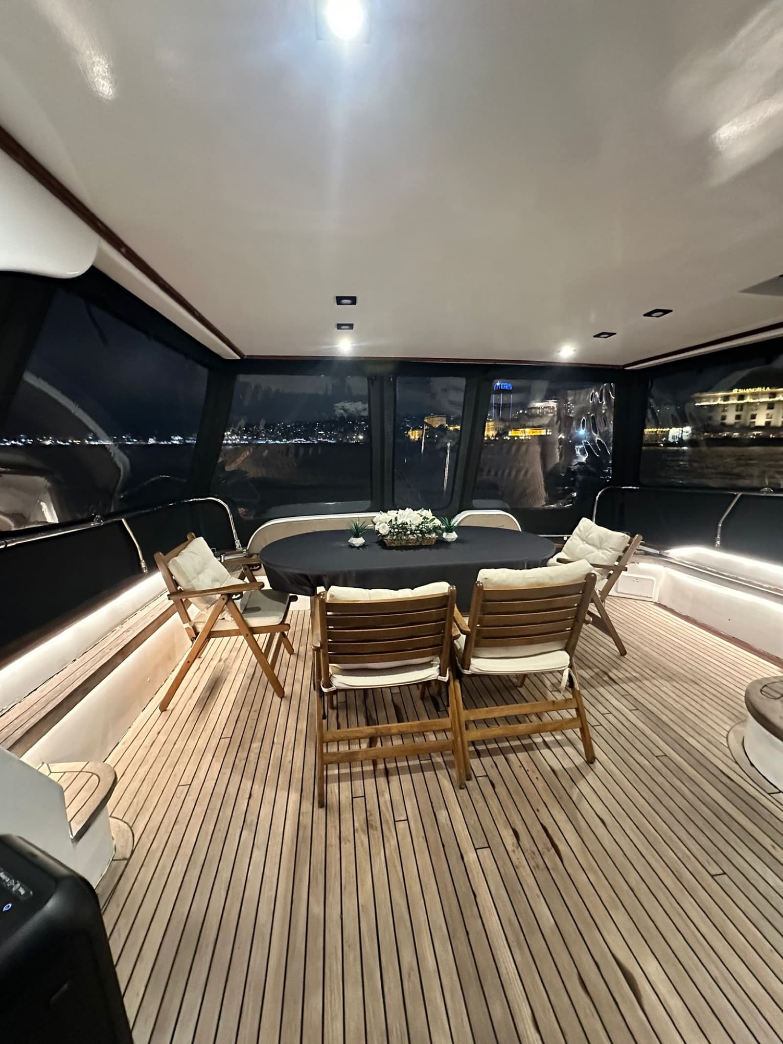 Boğaz Sailing Yatı · 10 Kişi interior view 2 — 10-guest sailing yacht for an intimate Bosphorus voyage