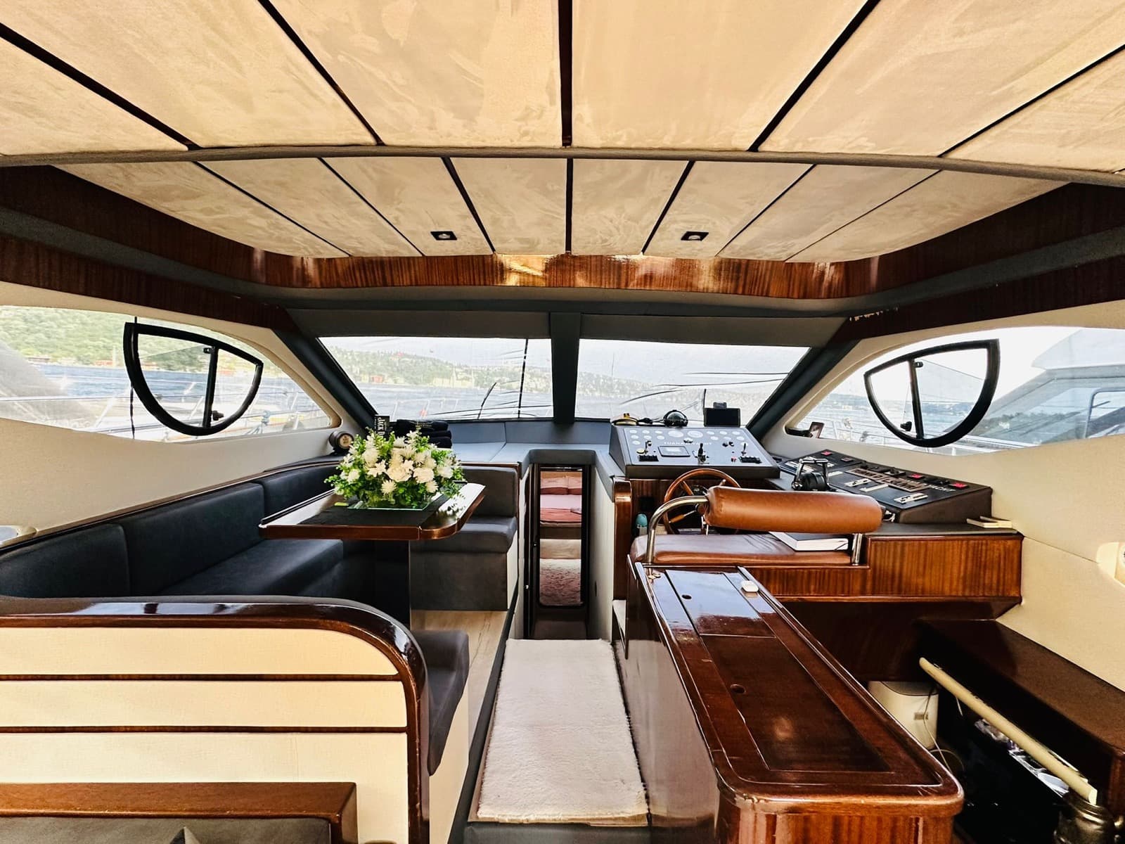 Boğaz Sailing Yatı · 10 Kişi interior view 5 — 10-guest sailing yacht for an intimate Bosphorus voyage