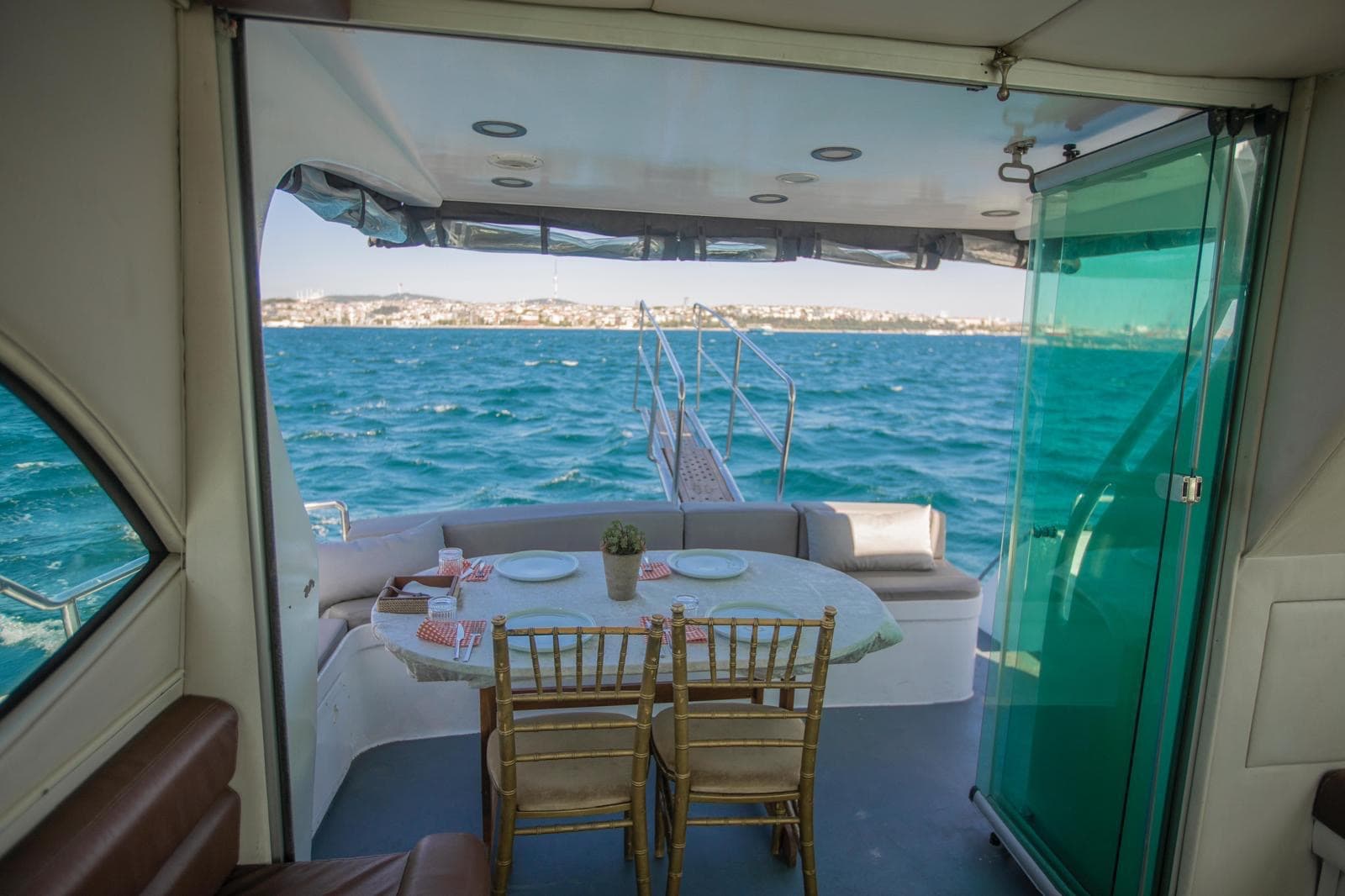 Voilier Bosphore · 14 interior view 4 — 14-guest sailing yacht for friend or family groups on the Bosphorus