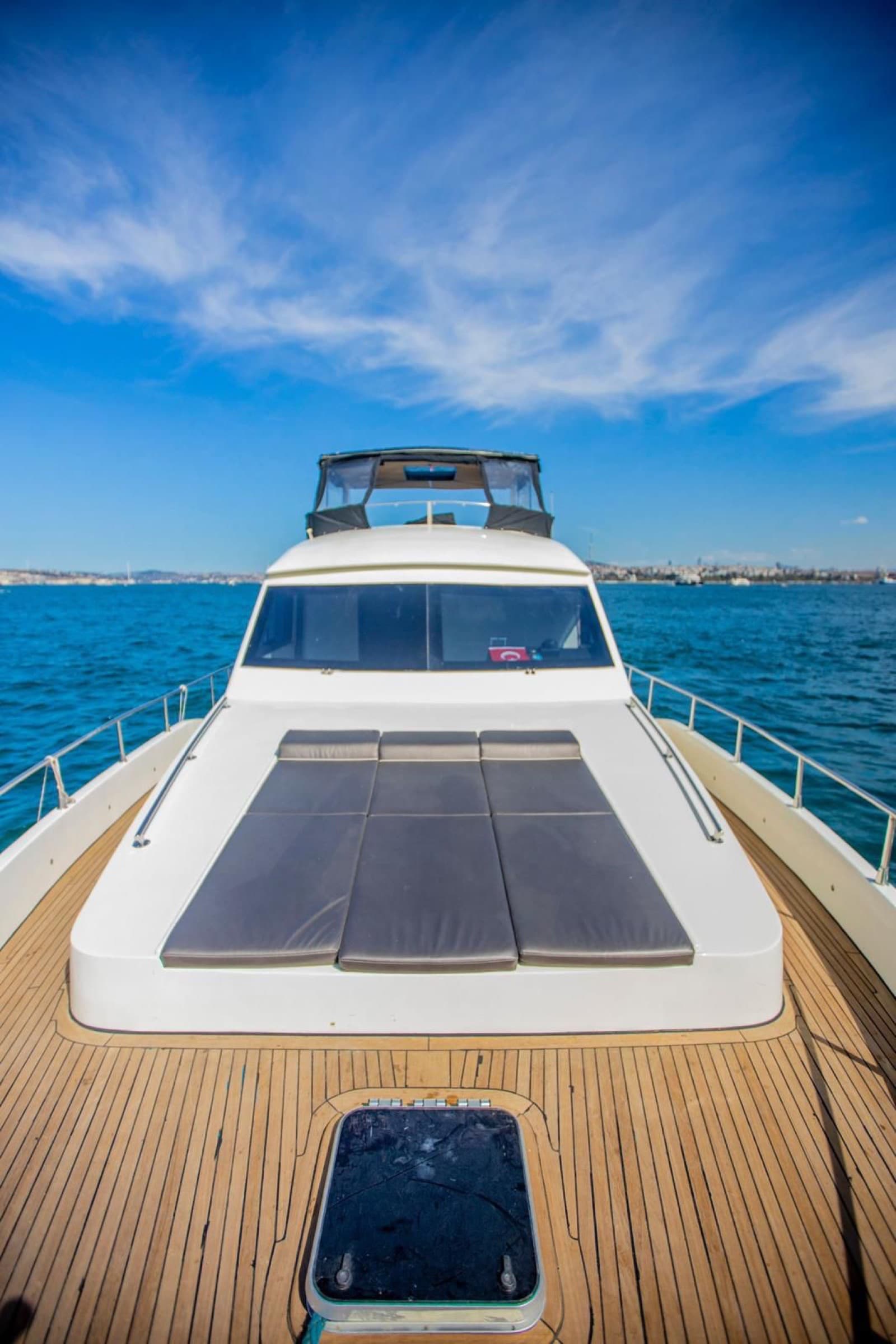 Boğaz Grup Yatı · 36 Kişi interior view 4 — 36-guest charter yacht for medium-sized group sailings on the Bosphorus