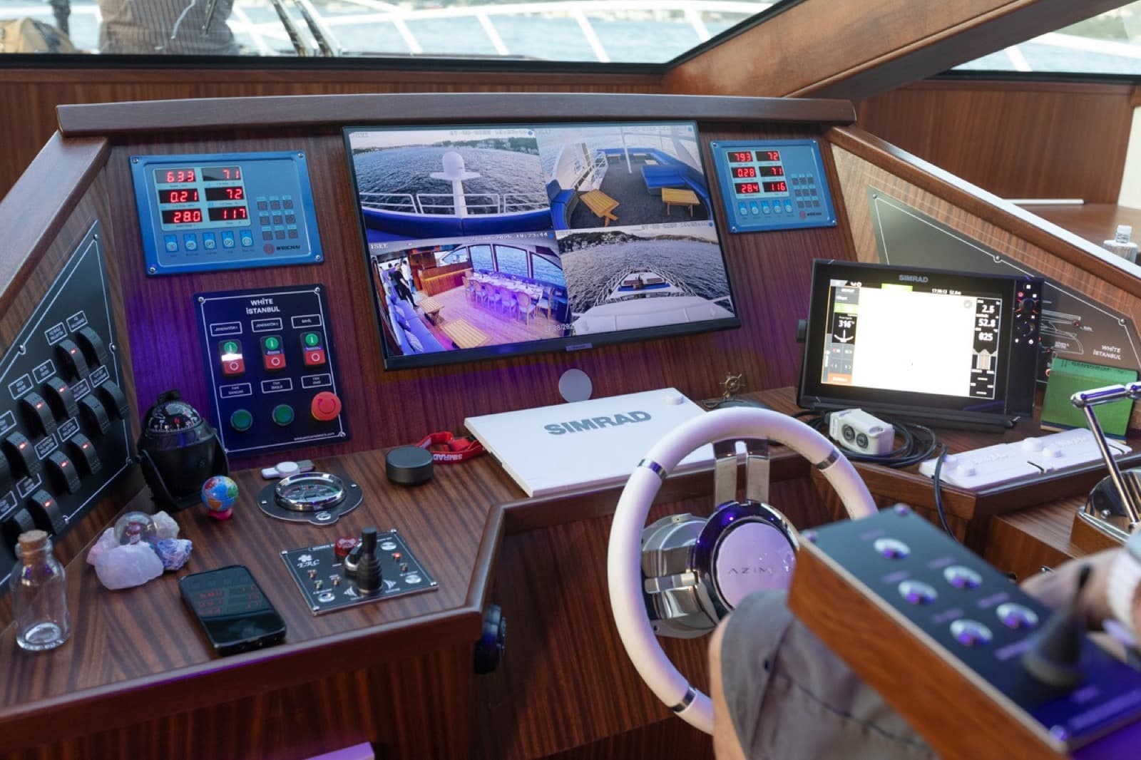 Bosporus Event-Yacht · 44 interior view 6 — 44-guest event yacht for weddings and corporate gatherings on the Bosphorus