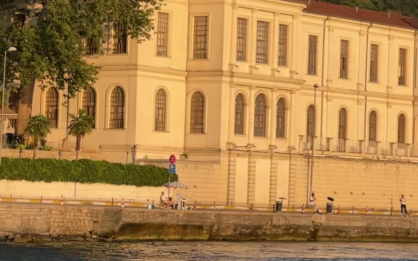 Büyükada Îles des Princes Istanbul — calèches devant les villas ottomanes historiques
