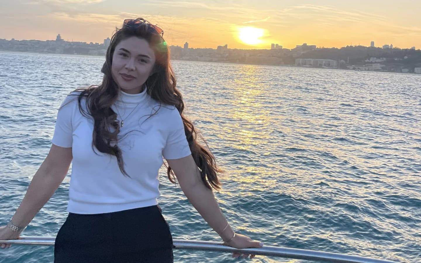 Croisière du Bosphore au coucher du soleil avec vue sur les palais ottomans d'Istanbul