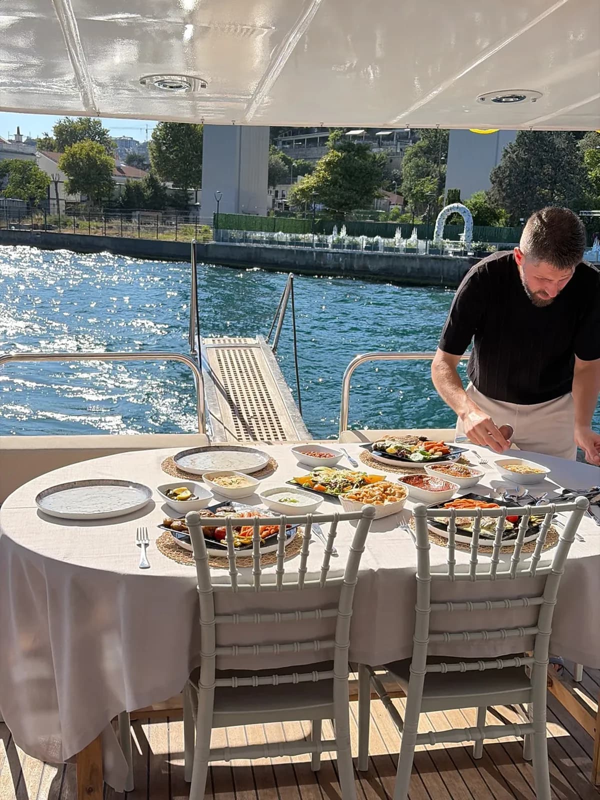 Private Bosphorus Dinner Yacht Cruise — Bosphorus tour in Istanbul