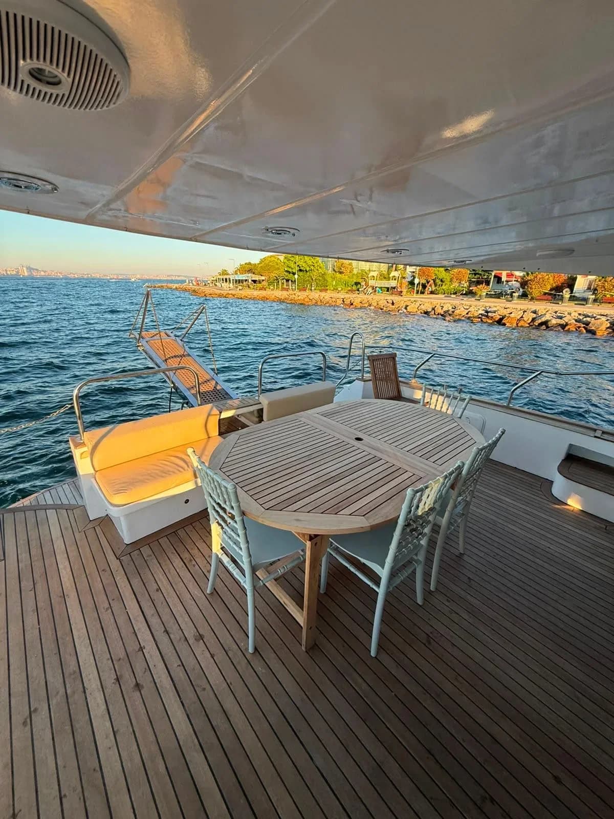 Private Bosphorus Lunch Yacht Cruise — Bosphorus tour in Istanbul